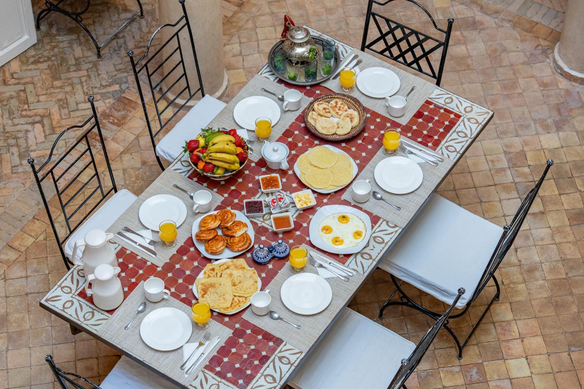 Riad Awinati Location Privatisee ,Piscine Chauffee , Beau Rooftop Marrakesh Exteriör bild