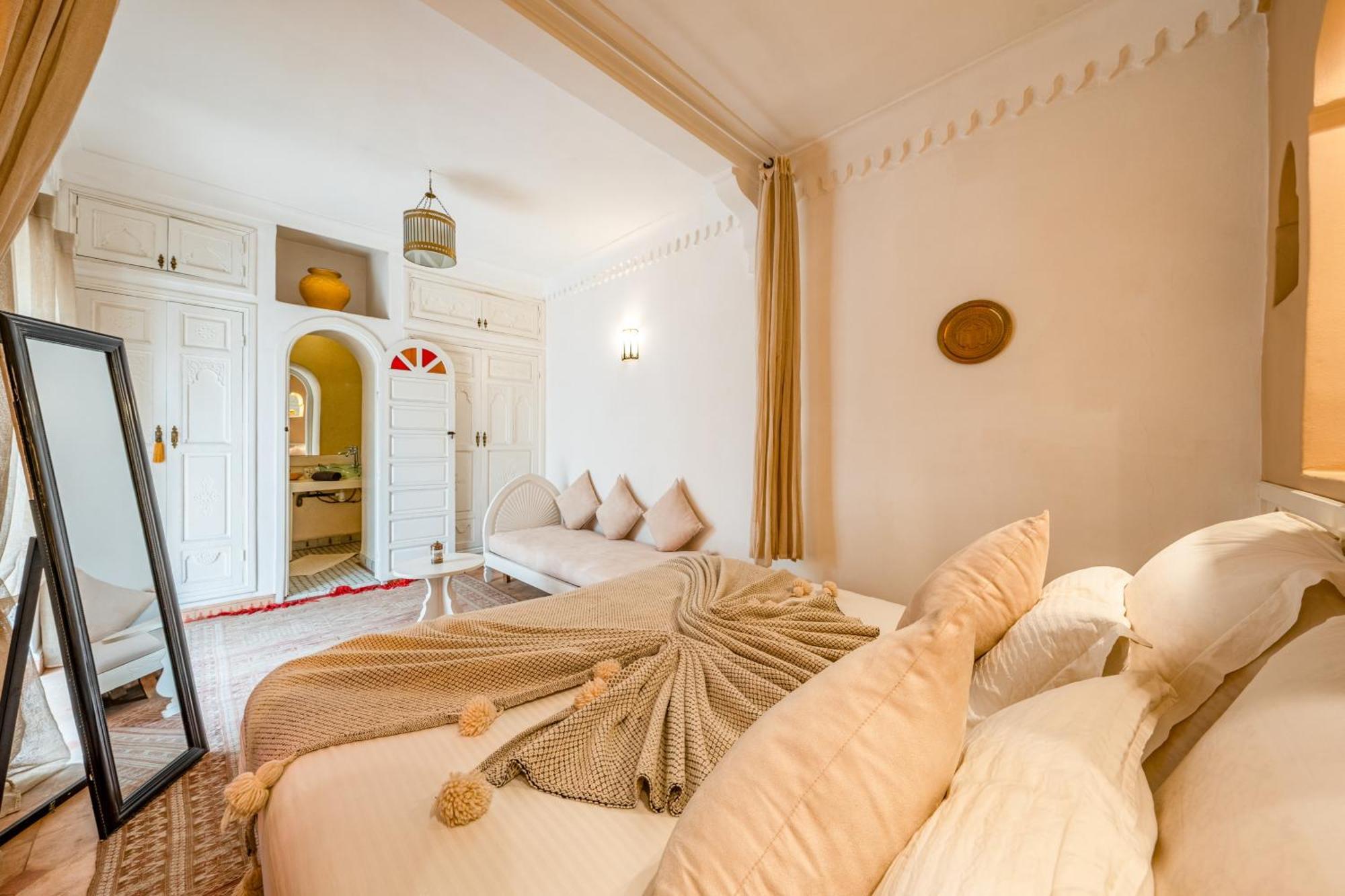 Riad Awinati Location Privatisee ,Piscine Chauffee , Beau Rooftop Marrakesh Exteriör bild